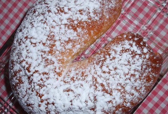 Svatomartinské podkovy z kynutého těsta jsou výborným dezertem i sladkou snídaní