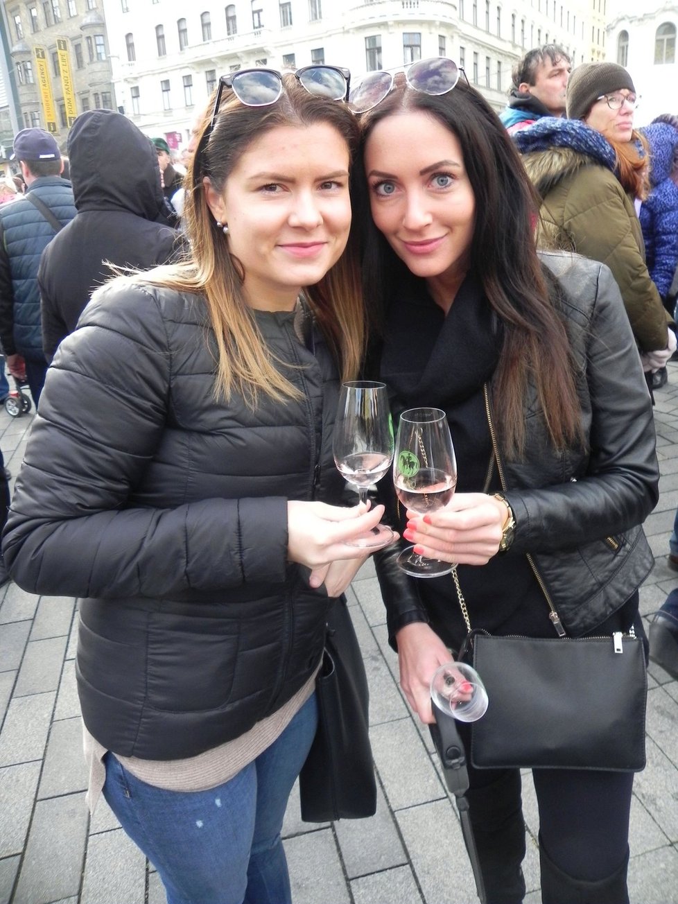 Přesně 11.11.  v 11 hodin se tisíce milovníků svatomartinského vína v centru Brna dočkaly