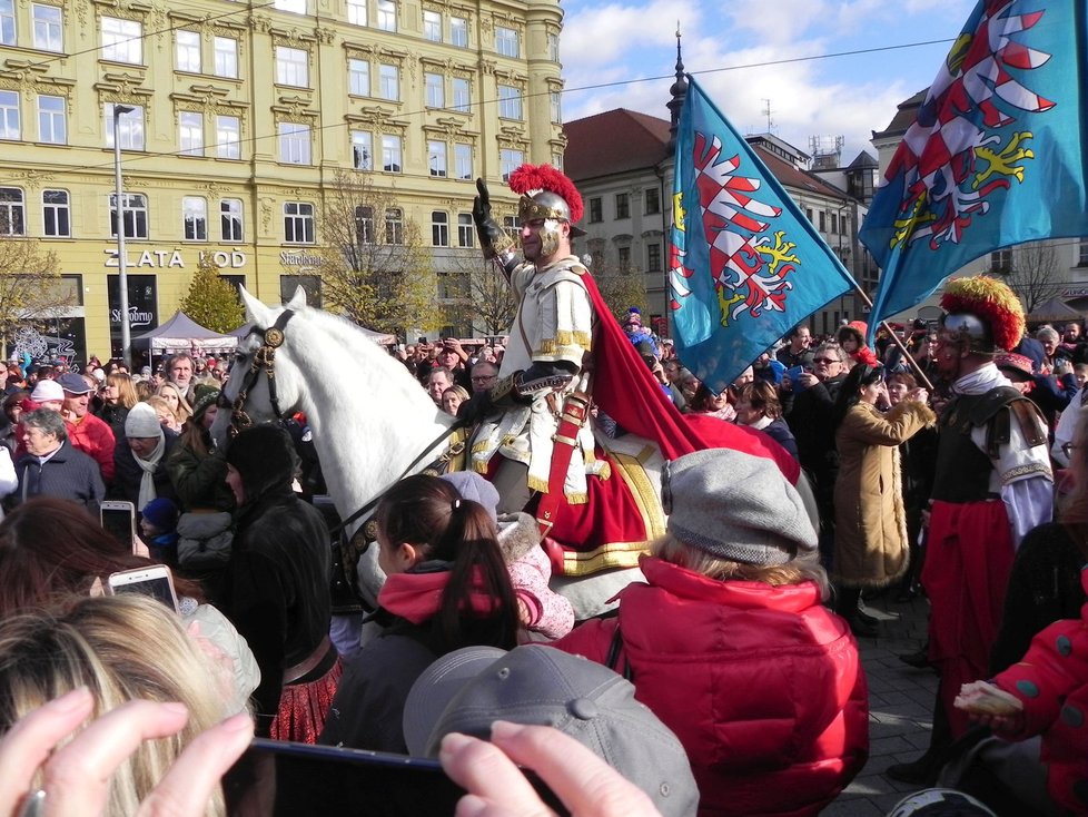 Přesně 11.11.  v 11 hodin se tisíce milovníků svatomartinského vína v centru Brna dočkaly