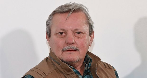Návrat na divadelní prkna musel odložit na neurčito.