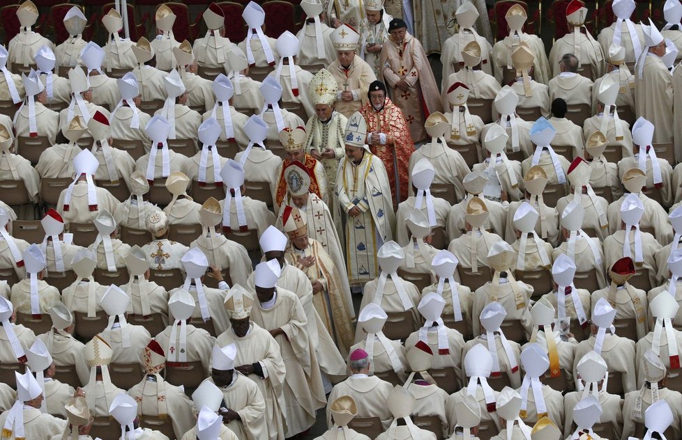 Velké množství biskupů se sjelo ve Vatikánu, aby se mohli účastnit kanonizace.
