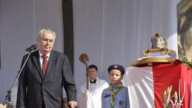 Místo oslavy narozenin uctil Zeman památku Svatého Václava při mši ve Staré Boleslavi.