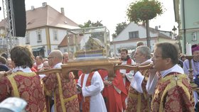 Svatého Václava a jeho památku uctili při mši ve Staré Boleslavi. Dorazili také Zeman a Klaus.