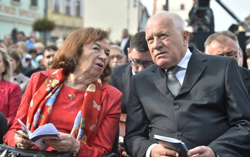 Václav Klaus s manželkou Livií ve Staré Boleslavi v roce 2016