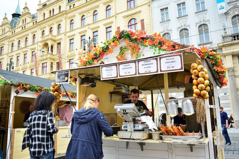 Na Václavském náměstí a náměstí Republiky odstartovaly Svatováclavské oslavy.