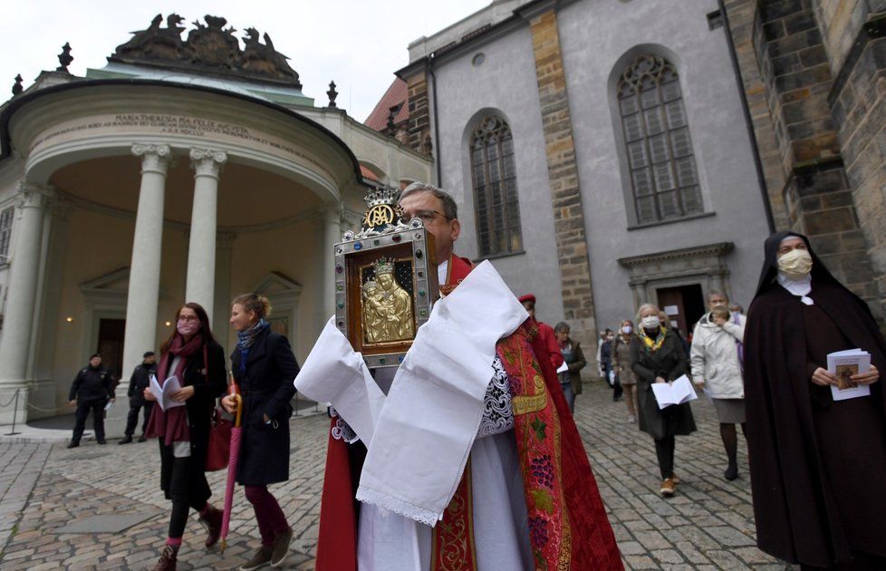 Prahou prošel 27. září 2020 tradiční průvod s palladiem země české, obrazem Staroboleslavské madony, který je po staletí jedním ze symbolů české státnosti. průvod se koná u příležitosti svátku hlavního patrona české země sv. Václava, Dne české státnosti a také k uctění nadcházejícího 1100. výročí mučednické smrti sv. Ludmily.