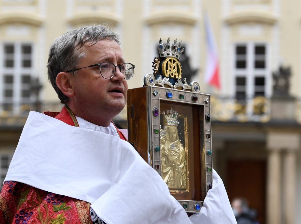 Prahou prošel 27. září 2020 tradiční průvod s palladiem země české, obrazem Staroboleslavské madony, který je po staletí jedním ze symbolů české státnosti. průvod se koná u příležitosti svátku hlavního patrona české země sv. Václava, Dne české státnosti a také k uctění nadcházejícího 1100. výročí mučednické smrti sv. Ludmily.