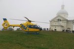 Vrtulník záchranářů zvládl přistání v mlze ba poutním místě Svatý kopeček v Mikulově.
