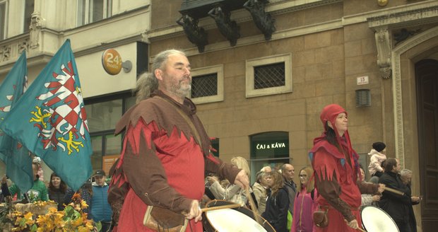 Svatomartinský průvod v Brně 11.  listopadu krátce před jedenáctou hodinou.