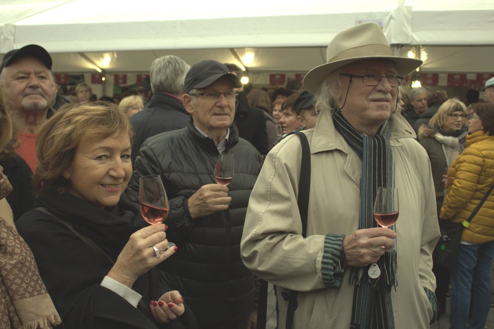 V tomto roce chutná svatomartinské po broskvích a banánech, má i medový nádech.