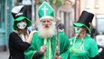 V Dublinu se oslav dne svatého Patrika nevzdali a slaví v rouškách.