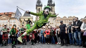 Svatý Patrik v centru metropole: Prahou prošel zelený irský průvod