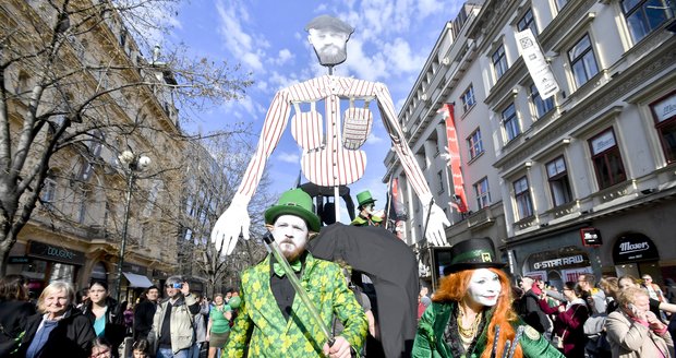 Prahou prošel průvod v rámci oslav svatého Patrika.