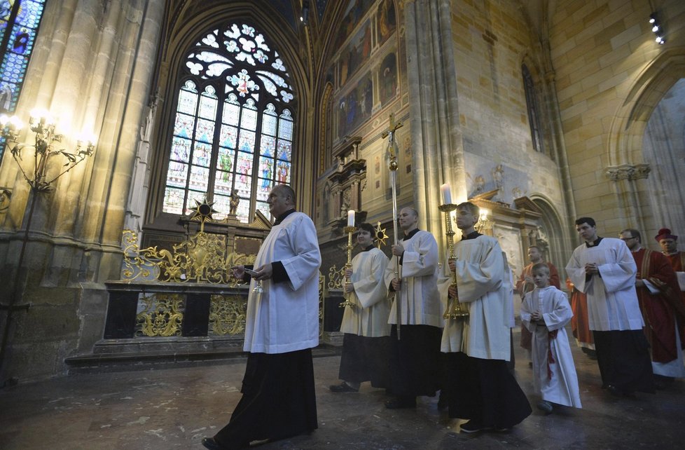 Pražský arcibiskup, kardinál Dominik Duka, vyzval v souvislosti s uprchlickou krizí k tomu, aby lidé v rozumné věcnosti a soucitu usilovali o nastolení míru.