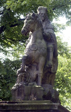 Barokní socha svatého Václava z pražského Vyšehradu původně stála na Václavském náměstí.