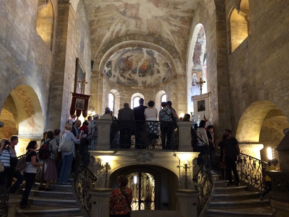 Během pouti lidé navštívili také svatojiřský klášter.