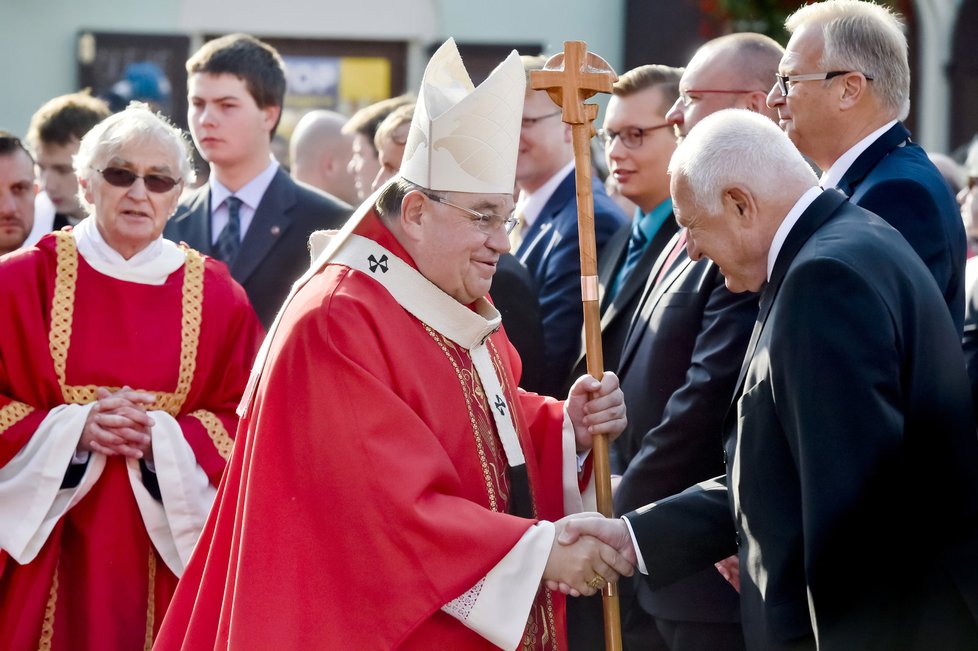 Poutníci si ve Staré Boleslavi připomínají odkaz svatého Václava. Události byl přítomen i pražský arcibiskup Dominik Duka (28. 9. 2017).