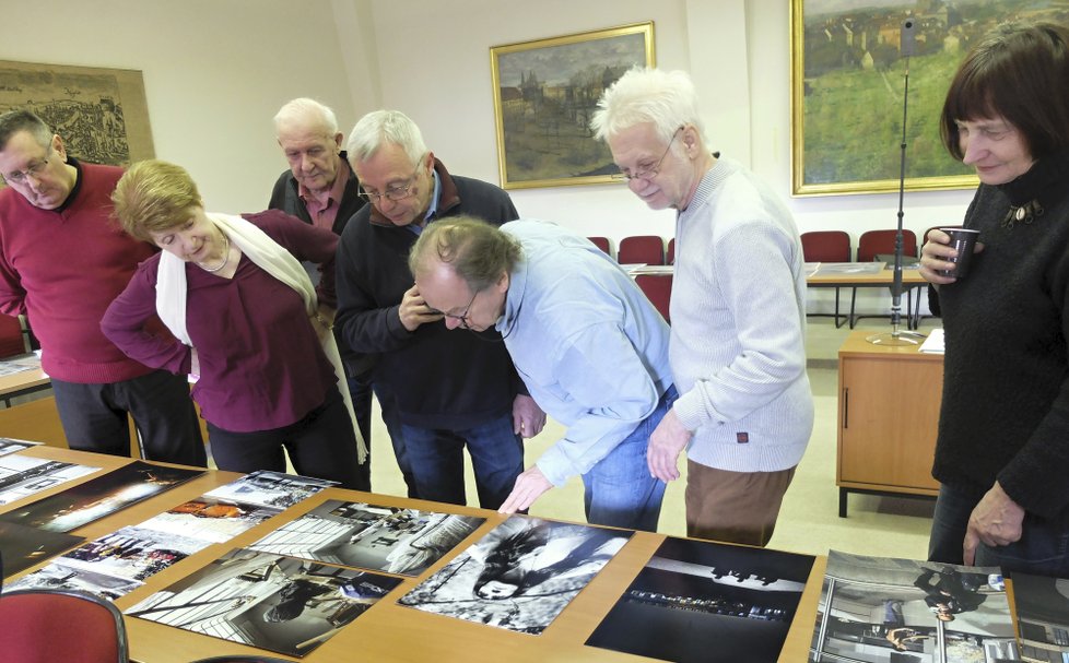 O nejlepších snímcích v soutěži Praha fotografická 2019 rozhodovala devítičlenná odborná porota.