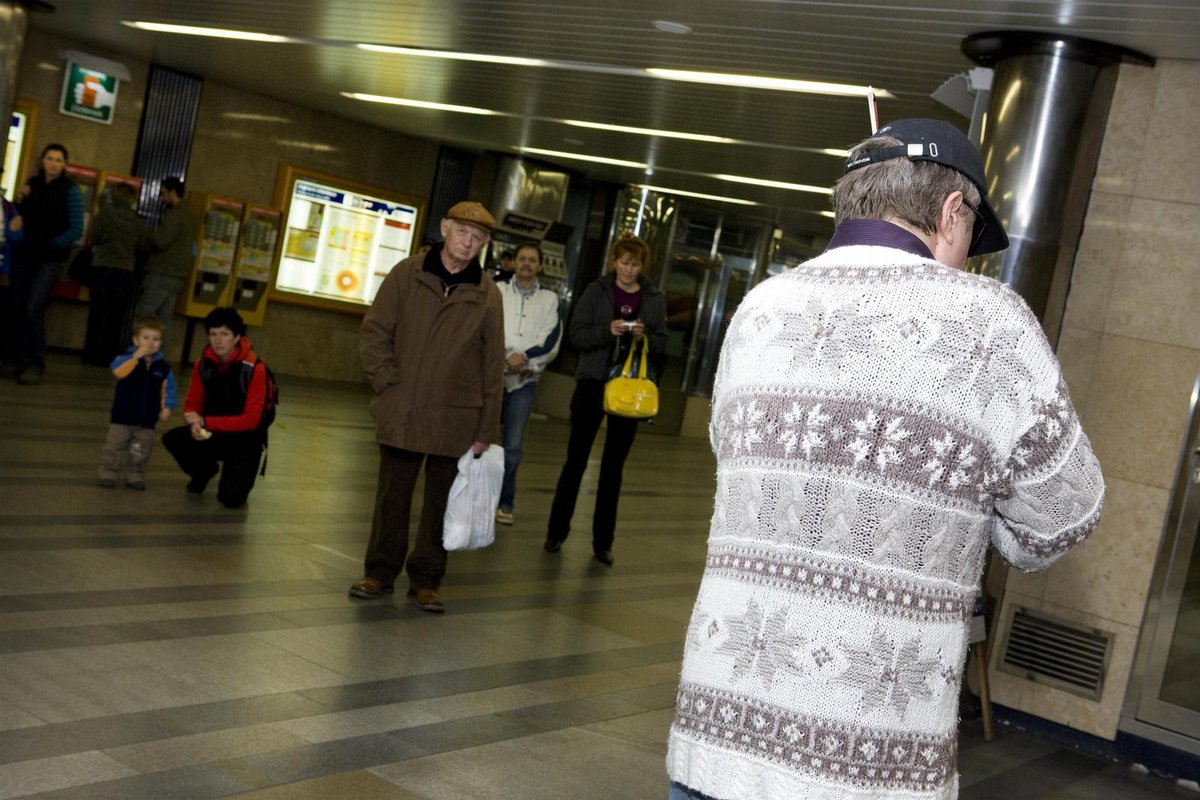 Hra známého virtuosa upoutala pozornost mnoha cestujících