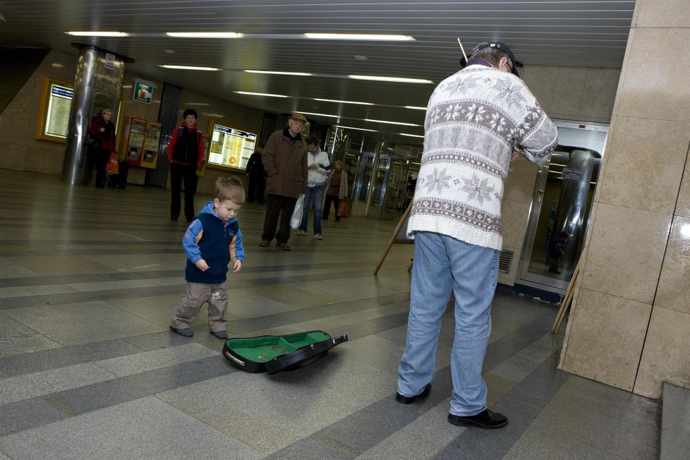 Jaroslav Svěcený hrál v metru.