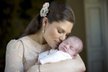 Švédská princezna Victorie se svou dcerou v láskyplném objetí