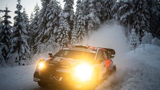 Švédská rallye po 2. dnu: Vedení si vzal Evans, toyoty dominují Švédská rallye po 2. dnu: Vedení si vzal Evans, toyoty dominují