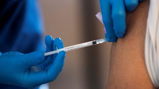 Nástup vakcín proti koronaviru změní pravidla hry na burzách. Možná zaškobrtnutí ale trh potrestá