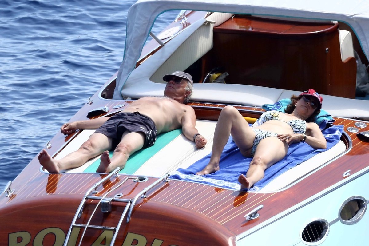 Švédský král Carl Gustaf s manželkou na jachtě ve Středozemním moři