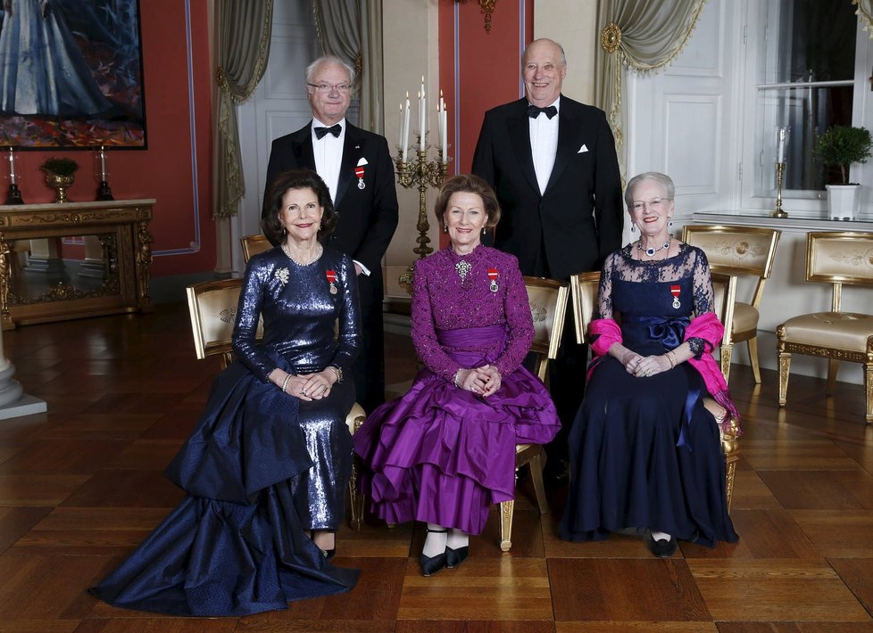 Švédský král Carl Gustaf s manželkou Silvií, norský král Harald s manželkou Sonjou a dánská královna Margrethe (vpravo)