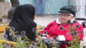 Mnoho Švédů podporuje protiimigrační stranu Švédští demokraté, vadí jim přítomnost uprchlíků v zemi. (Muslimové ve městě Flen).