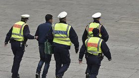 Švédská policie ze strachu před uprchlíky prchá a podle všeho už kapitulovala i německá policie.