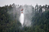 Švédsko sužují lesní požáry. Česko nabízí vrtulník s vakem i posádkou