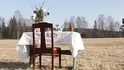 Ve Švédsku se otevřela restaurace pro jednoho hosta, stoluje se na louce Ve Švédsku se otevřela restaurace pro jednoho hosta, stoluje se na louce