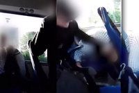 „Nenávidím vás, vy zatracené svi*ě!“ Švédský řidič autobusu zmlátil uprchlíka