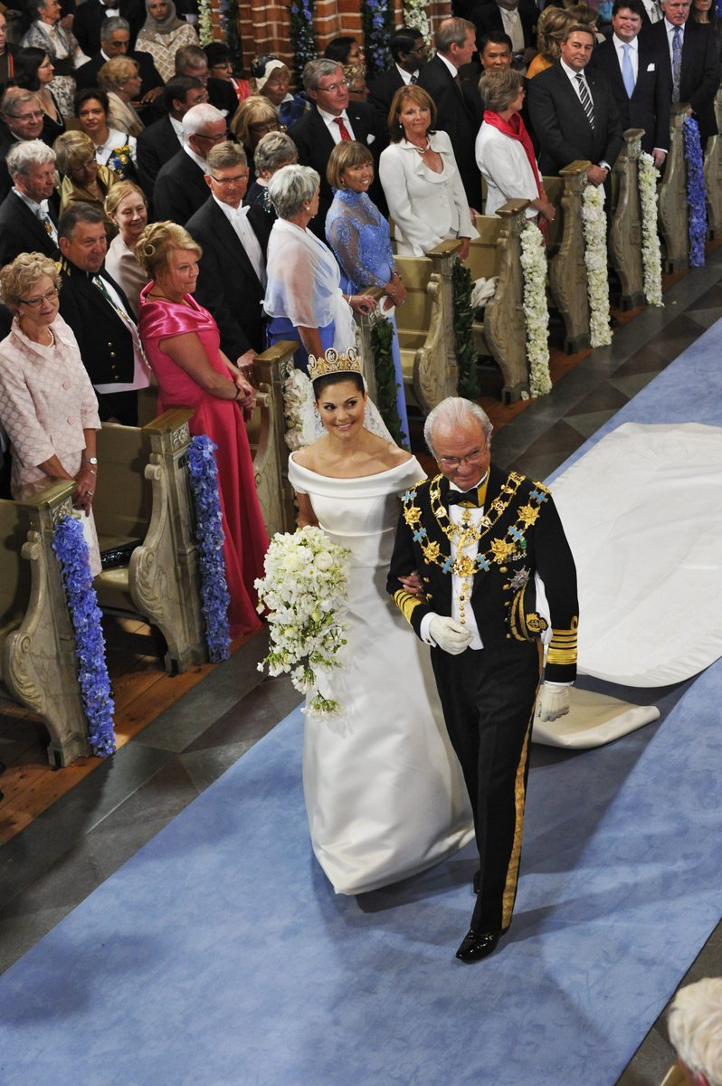 Princezu Victorii dovedl k oltáři její otec, král Carl XVI Gustaf