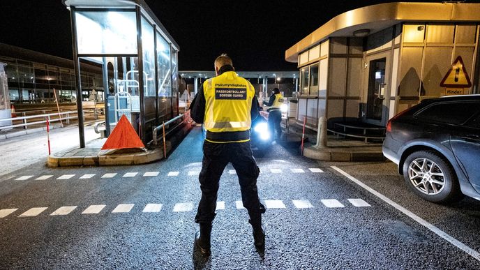 Švédsko před Vánoci zavedlo hraniční kontroly s Dánskem. Země zvolila k pandemii koronaviru odlišný přístup než jiné státy, což trhy oceňují