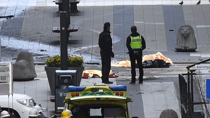 Podle policistů zemřeli v důsledku útoku ve Stockholmu čtyři lidé a 12 jich bylo zraněno
