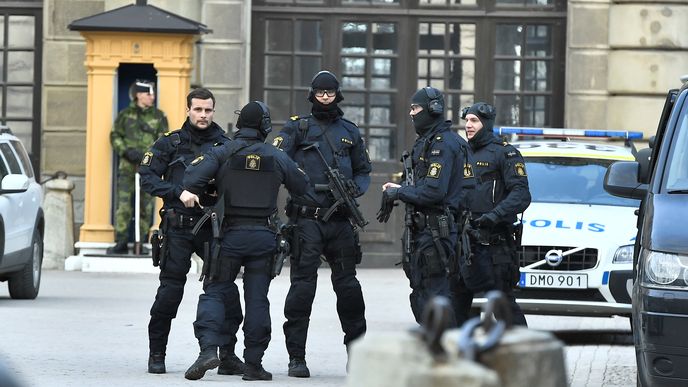 Podle policistů zemřeli v důsledku útoku ve Stockholmu čtyři lidé a 12 jich bylo zraněno