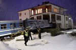 Havárie na železnici ve Švédsku: Vlak skončil v rodinném domu
