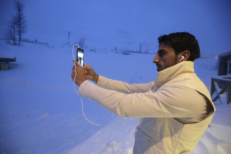 Uprchlíci ve švédském Riksgränsenu: Selfie na sněhu