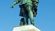 Na náměstí u radnice z piedestalu na město pohlíží jeho zakladatel, švédský král Gustav Adolf II.