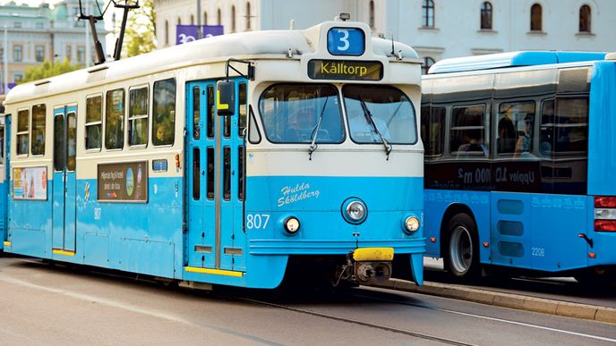 Göteborg křižuje 160 km tramvajových kolejí, po kterých jezdí zdejší ikonické modré soupravy.