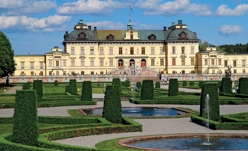 Drottningholm, královský letní palác, připomíná francouzské Versaille.