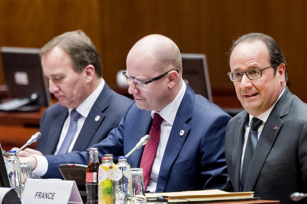 Švédský premiér Stefan Löfven, český ministerský předseda Bohuslav Sobotka a francouzský prezident François Hollande