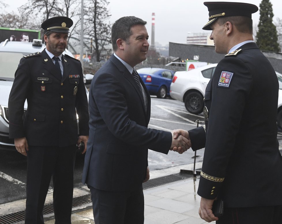 Hamáček jmenoval Švejdara na pozici policejního prezidenta