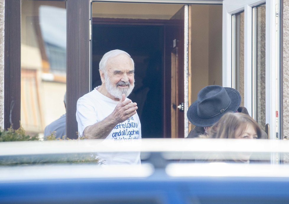 Zdeněk Svěrák oslavil narozeniny s Jaroslavem Uhlířem.