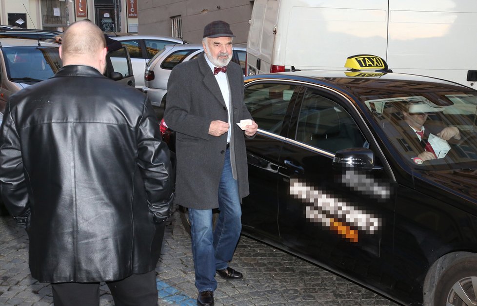 Zdeněk Svěrák přijel na oslavu taxíkem.