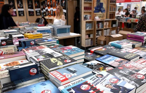 Zvýšení DPH děsí knihkupce. „Byla by to katastrofa a ještě více ostuda,“ říká jejich šéf