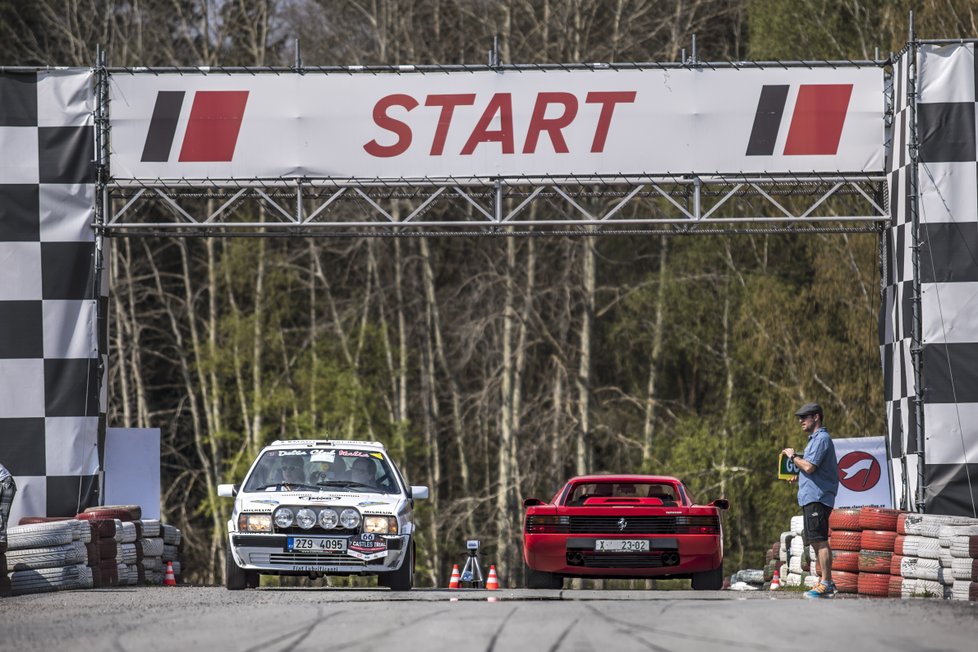 Diváci si přišli také na své. Vždyť na 7 Castles proti sobě soupeřilo třeba Ferrari Testarossa se soutěžní Lancií Delta