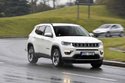 33 Jeep Compass povyrostl a míří do hlavního proudu SUV. Stále navíc klade velký důraz na terénní schopnosti.